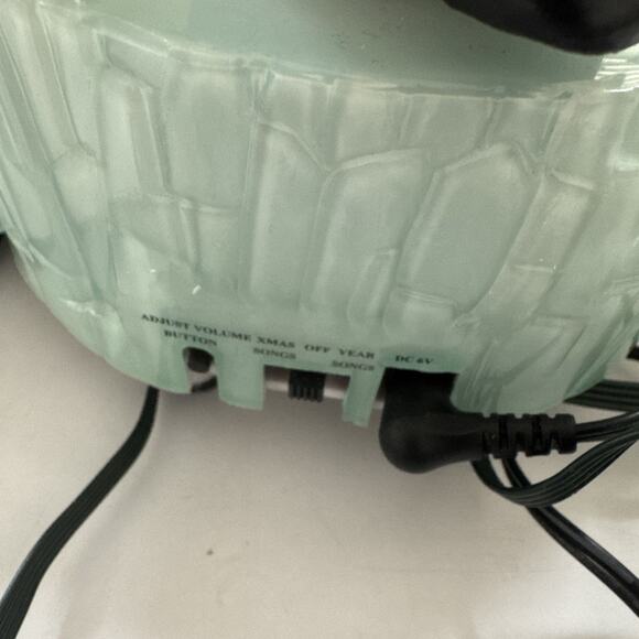 Mr. Christmas Penguin Players Band Playing Instrument Animated Music w/Box READ - Picture 7 of 15